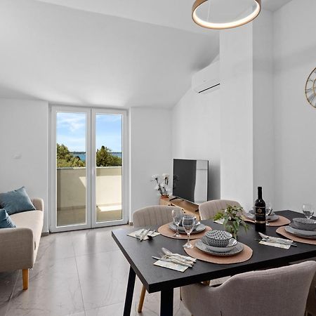 Apartment Nenad - Amazing Sea View ! Only 500 Meters From The Beach ! Fazana Exterior photo